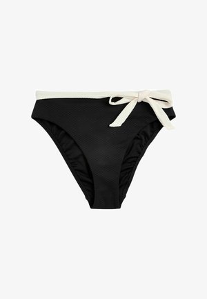 Schwarze Bikinihose aus strukturiertem Material, mit cremefarbenem Bund und einem Bindedetail. Sie hat einen klassischen Schnitt und Raffungen an den Seiten.