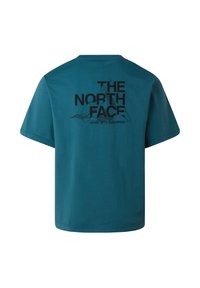 Camiseta de manga corta color teal con el texto negro "THE NORTH FACE" y un gráfico de montañas, con el eslogan "NEVER STOP EXPLORING" debajo en la parte posterior.