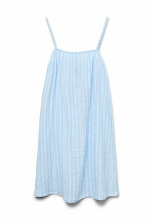 Robe sans manches bleu clair avec des fines bretelles, présentant un tissu texturé et des rayures verticales. Une silhouette ample et fluide.