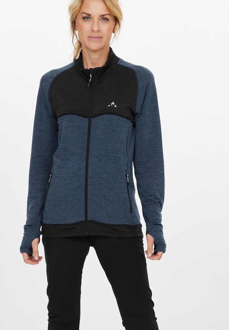 Blå og sort lynlåsjacket med lange ærmer, der har et tekstureret design, sidelommer og tommelhuller i ærmerne.