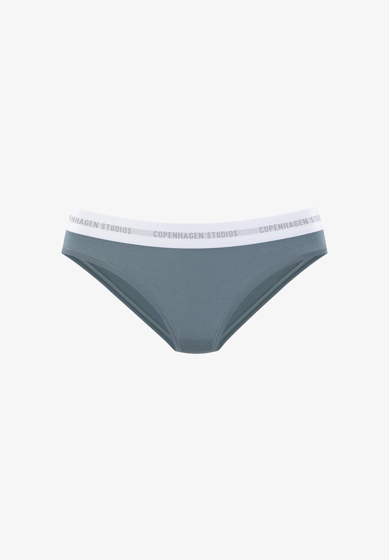 Vaaleanharmaat ribattua puuvillaa olevat bikinit, joissa on valkoinen elastinen vyötärönauha, johon on kohokuvioitu "COPENHAGEN STUDIOS." Sujuva pinta ja minimaalinen muotoilu.