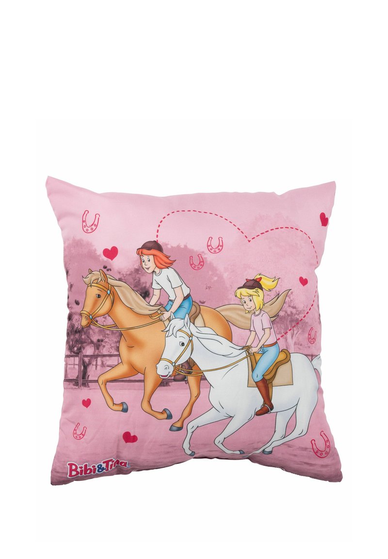 Cuscino quadrato rosa con un design stampato che raffigura due ragazze a cavallo, circondate da cuori e motivi a ferro di cavallo.