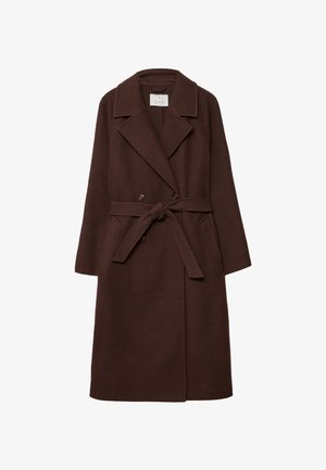 Ruskea villasekoitekotelo, jossa on kaksoisnappitus, viillotaskut, vyö vyötäröllä ja pehmeä pinta.