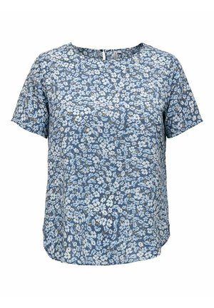 Niebieska bluzka z krótkim rękawem, ozdobiona drobnym wzorem kwiatowym w białym i jasnoniebieskim kolorze, z okrągłym dekoltem i zapięciem na guziki z tyłu.