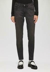 QS SADIE bleached denim