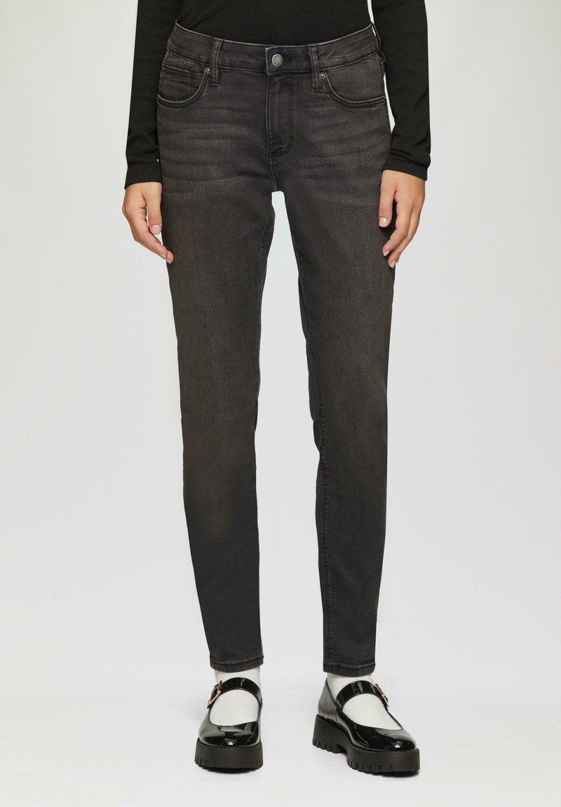 QS SADIE bleached denim