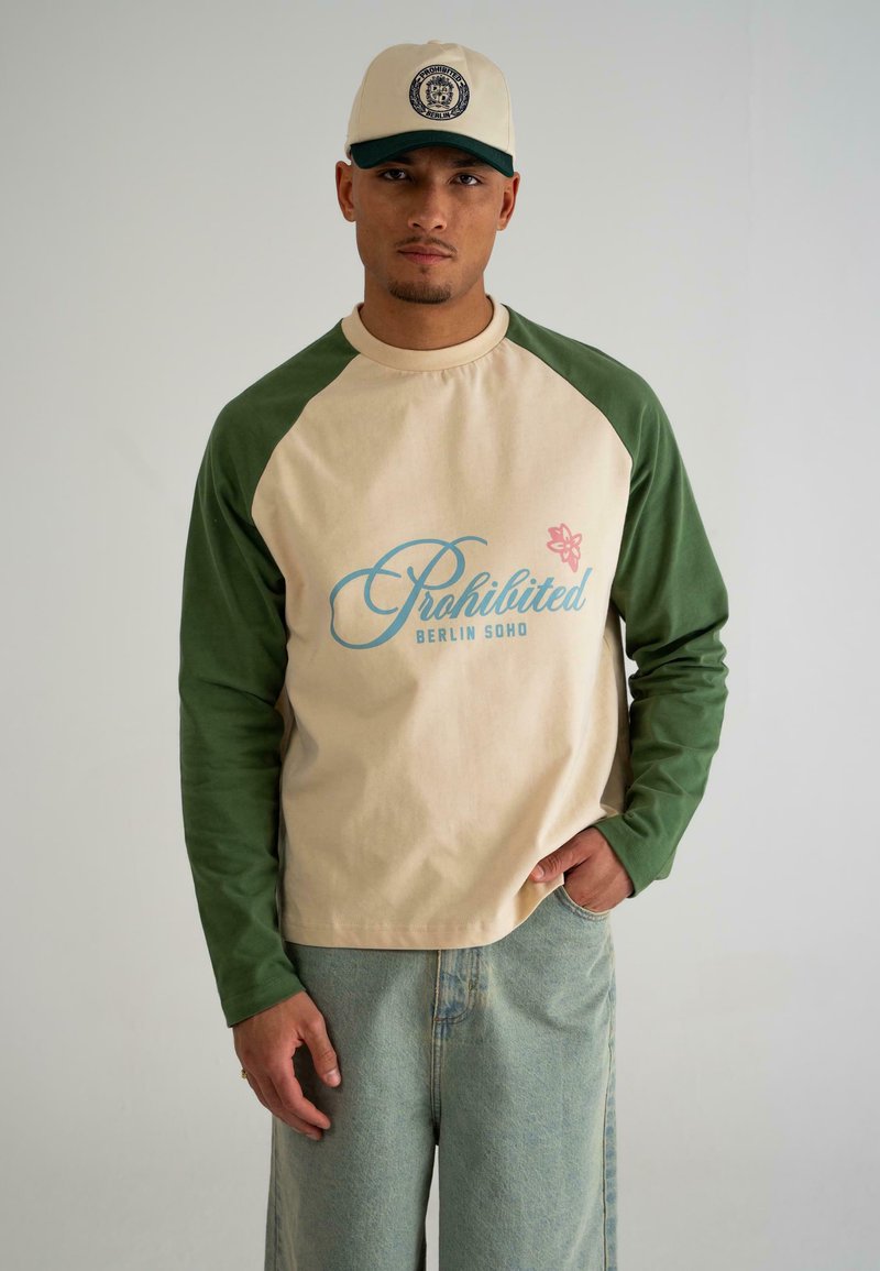 PROHIBITED - ROSI - Langarmshirt - green cream, Vergrößern