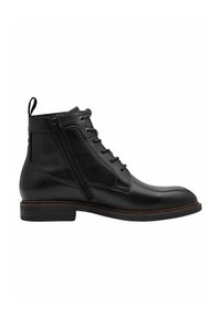 Botte chelsea en cuir noir avec bout arrondi, laçage à l'avant, fermeture éclair sur le côté et talon bas empilé. Texture lisse avec des coutures contrastantes.