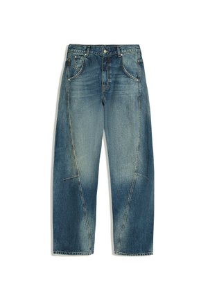 Jean en denim bleu avec une coupe décontractée, poches avant, passants pour ceinture et zones décolorées aux cuisses et aux genoux.