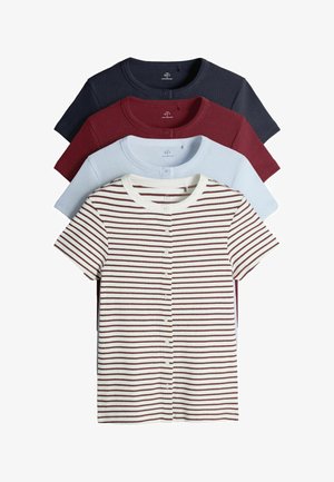 Négy rövid ujjú, gombos kardigán, színekben: tengerészkék, bordó, világoskék és fehér piros csíkokkal, egymásra halmozva elölről hátra.