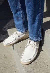 Não selecionado, offwhite