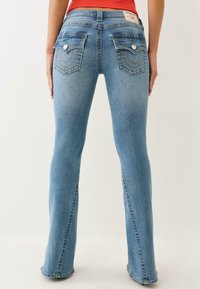 Blauwe spijkerbroeken met een slim fit, voorzien van twee achterzakken met stiksels en een licht uitlopende pijpdesign.