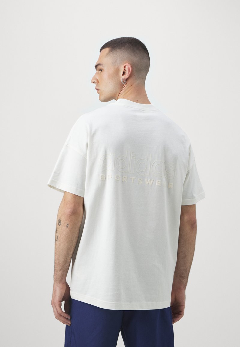 adidas Sportswear ALL SZN GRAPHIC - Základné tričko - off white