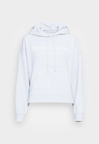 Sudadera azul clara con bolsillo frontal y cordones, texto blanco "Marc O'Polo EST. EN ESTOCOLMO" en el pecho.