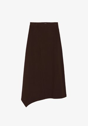 Falda midi marrón oscuro con dobladillo asimétrico y un sutil detalle de costura frontal, mostrada sobre un fondo blanco.