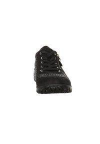 Baskets noires avec un upper texturé, fermeture à lacets et zip sur le côté. Semelle rembourrée avec un motif de semelle pour une meilleure adhérence.