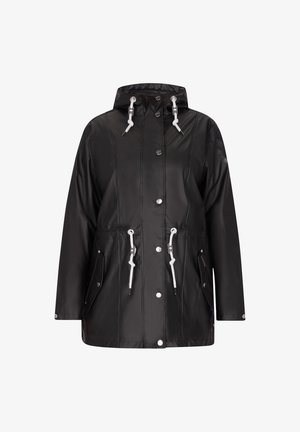 Sort vandtæt jakke med hætte, sølv hardware, snoretræk detaljer, to forlommer og en let figursyet pasform. Glat tekstur.
