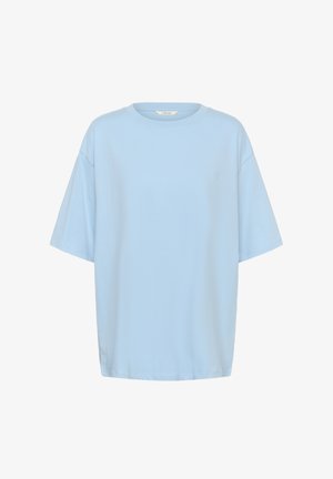 Világoskék rövid ujjú pamutpóló kerek nyakkivágással és kis hímzett logóval a bal mellrészen.