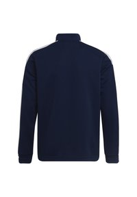 Marineblaue Sportjacke mit hohem Kragen, langen Ärmeln und weißen Schulterstreifen. Hergestellt aus glattem, dehnbarem Stoff mit elastischen Bündchen.
