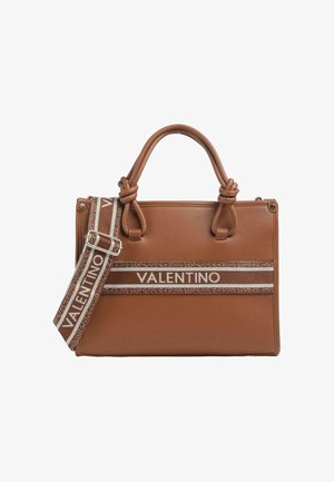 Hnědá kožená kabelka Valentino s uzlovými uchy a odnímatelným páskem přes rameno z látky s logem značky.