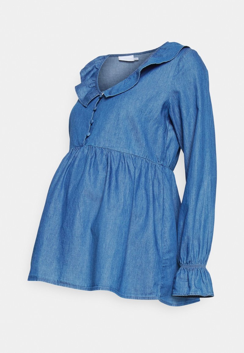Blauwe zwangerschapsblouse met lange mouwen, een gerimpelde kraag en manchetten, knoopsluiting aan de voorkant, een geplooide taille en een losse pasvorm.