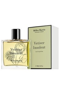 Klares Glasparfümfläschchen mit schwarzem Deckel, das eine gelbe Flüssigkeit enthält. Die Box hat eine hellgrüne Farbe mit schwarzem Text und botanischen Illustrationen.