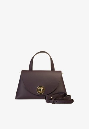 Sac à main en cuir de couleur violet foncé avec une texture lisse, doté d'un rabat arrondi et d'un accent en métal doré. Comprend une bandoulière amovible.