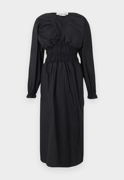 Μαύρο midi φόρεμα με μακριά μανίκια, βαθύ V-λαιμόκοψη, συγκεντρωμένο μπούστο και μέση, ελαστικές μανσέτες και ελαφρώς φαρδιά φούστα.