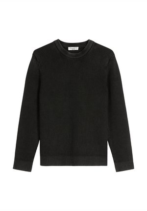 Temno siva rebrasta pletena pulover s okrogkim ovratnikom in dolgimi rokavi. Ima teksturirano tkanino ter oprijete manšete in rob.