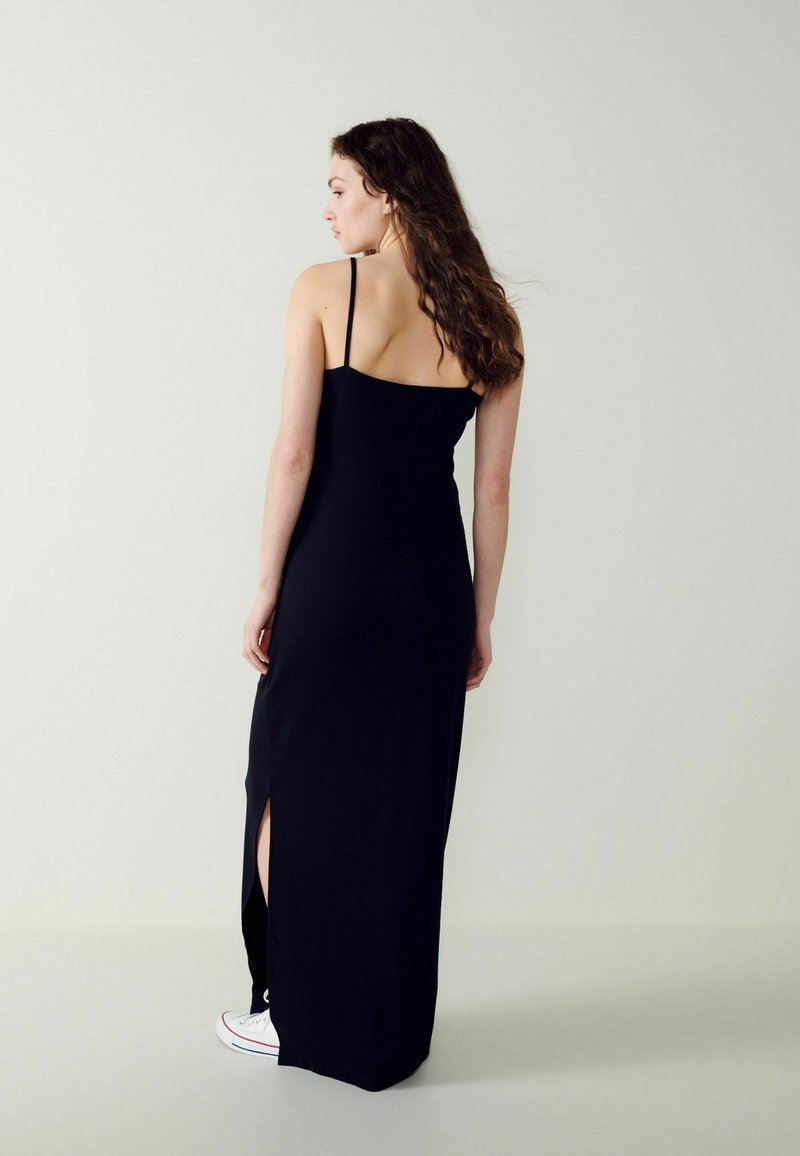thin maxi dress