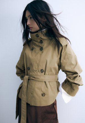Stradivarius, HIGH NECK TRENCH COAT WITH BELT 01785118 - Let jakke / Sommerjakker - evergreen