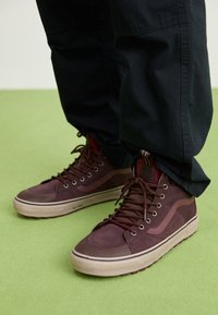 MTE SK8-HI WATERPROOF UNISEX - Kõrge servaga tossud - bitter chocolate