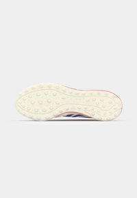 adidas Performance COPA PURE III LEAGUE TF - Fodboldstøvler til kunstgræs - off white/lucid blue/signal coral