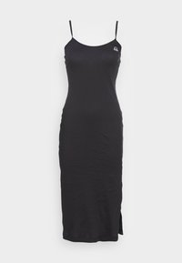 Czarna prążkowana sukienka midi z cienkimi regulowanymi ramiączkami, dopasowanym krojem, rozcięciem z boku oraz małym akcentem z logo na klatce piersiowej. Miękka faktura materiału.
