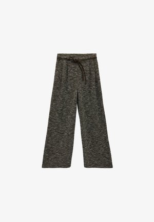 Pantaloni grigi a gamba larga in tessuto strutturato. Presentano una vita elastica con coulisse marrone e pince anteriori.