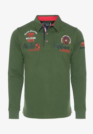 Zelena majica s dugim rukavima i ovratnikom, s crvenim detaljima i vezenom logotipom. Pamuk s klasičnim krojem i bočnim prorezima.