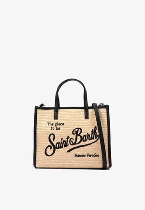 Geweven beige tas met zwarte handvatten en rand, met de tekst "The place to be Saint Barth Summer Paradise" in het zwart gestikt.