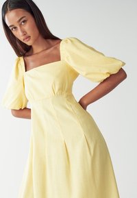 WILLA MEENA - Freizeitkleid - lemon