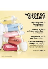 Six tubes empilés de baume à lèvres colorés KIKO Milano avec applicateur, mettant en avant l'hydratation, la réduction des rides, une texture douce et six teintes assorties à l'humeur.