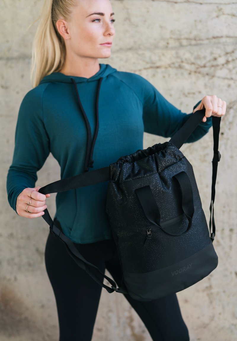 Damen Handtaschen | VOORAY FLEX CINCH Tagesrucksack black foil/schwarz meliert - AI46789 Damen Handtaschen | VOORAY FLEX CINCH Tagesrucksack black foil/schwarz meliert - AI46789