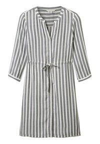 Robe rayée en gris et blanc, avec un devant à boutons, des manches trois-quarts, une ceinture à la taille et une poche sur la poitrine gauche.