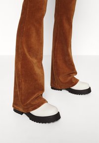 ONLY Broek - brown