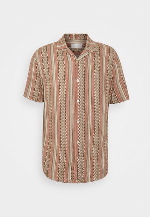 Cămașă cu mânecă scurtă, de tip button-up, de culoare bej, cu dungi verticale roșii și maronii, și patternuri geometrice. Are guler și cinci butoane.