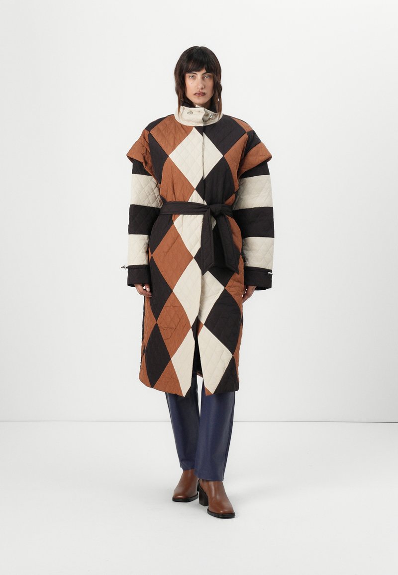 Stella Nova Wintermantel beige