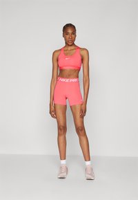 Nike Performance SHORT - Leggings - aster pink/white