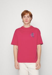 Santa Cruz OPUS HAND OVERLAY UNISEX - T-shirt estampada - magenta