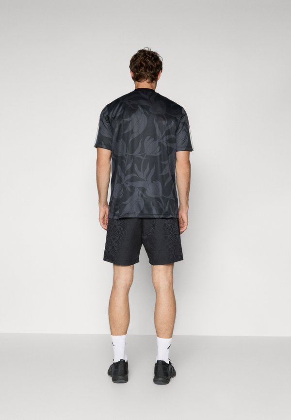 TIRO  - Sports shorts2