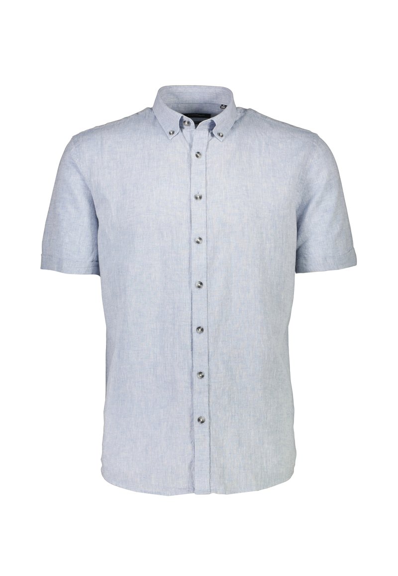 Camicia azzurro chiaro con maniche corte in misto lino, dotata di colletto a punta e cinque bottoni rivestiti di tessuto sulla patta frontale.