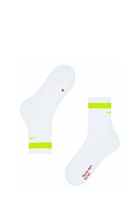 Deux paires de chaussettes blanches avec des rayures jaunes en haut, portant la lettre "R" en rouge sur une chaussette et "FALKE" en vert sur les deux.