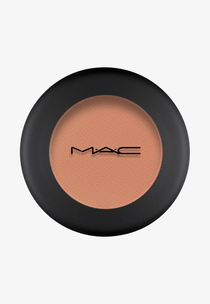 Rouge in einer runden, schwarzen Kompaktbox. Sanfte Pfirsichfarbe mit glatter, matter Textur. Auffälliges schwarzes "MAC"-Logo in der Mitte.